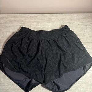 Lululemon Athletica Black Patterened size 6
